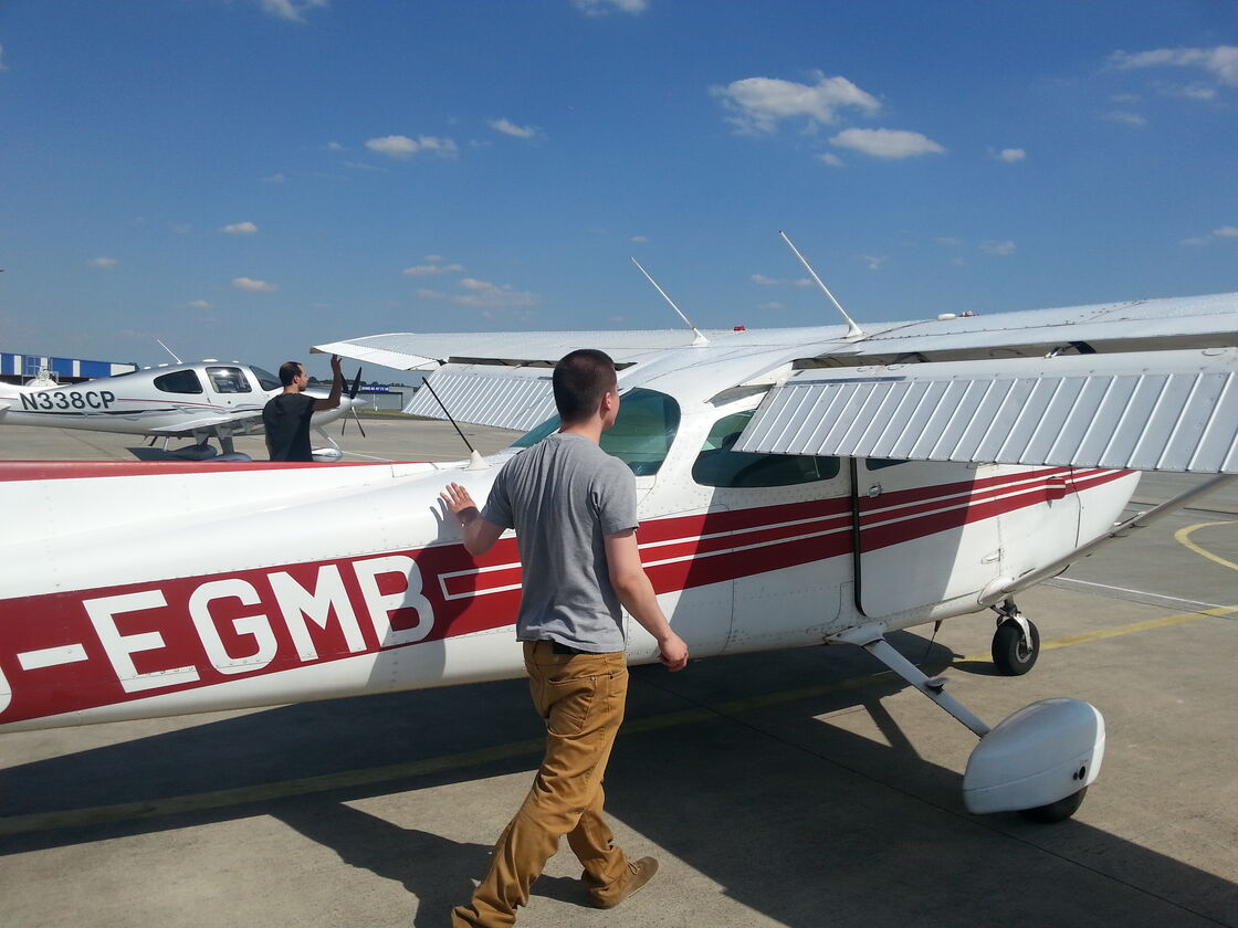 Paulo with a Cessna on the tarmac