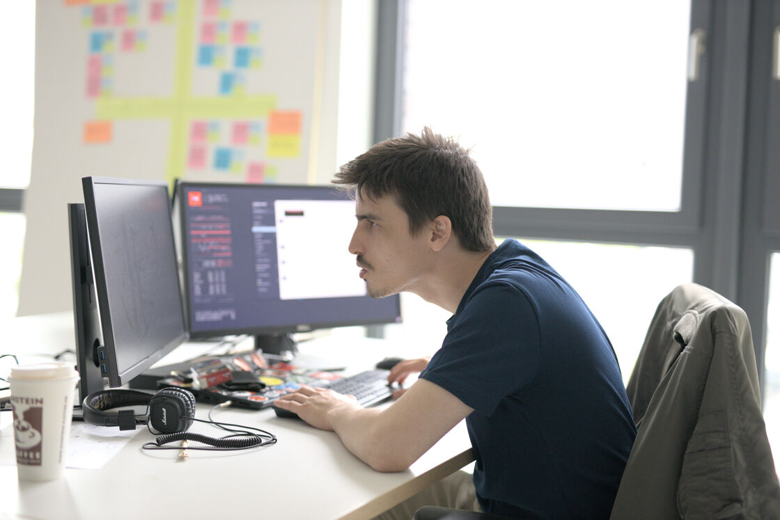 Paulo at his desk at Zalando